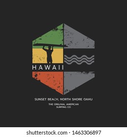 Ilustración vectorial sobre el tema del surf y el surf en Hawaii. Diseño de época.Borde fondo. Tipografía deportiva, gráficos en pantalones, impresión, afiche, pancarta, volante, postal