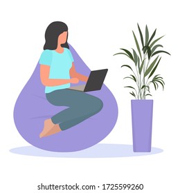 Vector Illustration Remote-Arbeit Girl arbeitet, spricht im Chat, spielt, sieht einen Film auf einem Laptop. Coronavirus Quarantine COVID-19 Entertainment zu Hause Freelance Stusting Konzept. Entwurf für Web, Druck