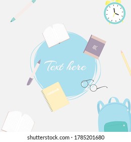 Ilustración vectorial con la mochila escolar, libros, lápices, anteojos, reloj despertador y lugar de texto. Plantilla para banner, artículo, tarjeta, volante, publicación de promoción en medios sociales o correo postal, afiche. 