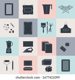  Ilustración vectorial. Iconos de línea delgada de los elementos para la fabricación manual de papel. Relacionado con el logotipo, tutorial, taller de papel de reciclaje hecho a mano. Papel de algodón, técnica antigua hecha a mano, artesanía. Conjunto de símbolos lineales.