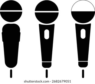 Ilustração vetorial de três ícones estilizados de microfone preto são exibidos lado a lado em um fundo branco limpo. EPS 10
