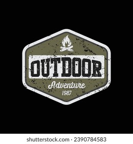 Ilustración vectorial de la tipografía de estilo vintage. Aventura al aire libre, perfecta para camisetas, carteras, huellas, etc.