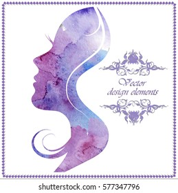 Ilustração vetorial da silhueta de mulher com cabelo bonito
