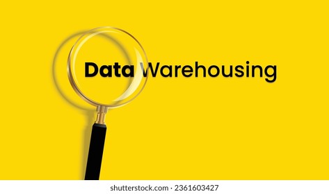 Vektorgrafik der Schrift Data Warehousing Schreibtypografie. Vergrößerndes Glas, das das Wort Data Warehousing auf isoliertem gelbem Hintergrund zoomt.