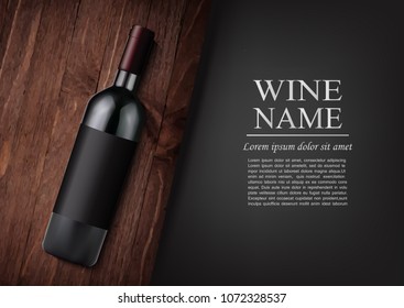 Ilustración vectorial.Banner publicitario. Una botella realista de vino tinto con una etiqueta negra de estilo fotorealista en tablero oscuro de madera, fondo negro como pizarra de tiza, texto. Folleto sobre la presentación del vino.