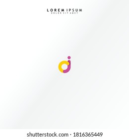 Letra vectorial inicial jc logo amarillo profundo ligado en minúscula con fondo morado aislado en fondo blanco. Diseño moderno.