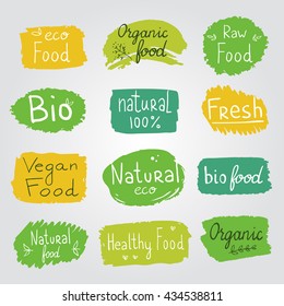 Etiquetas vectoriales con diseños de dieta vegetariana y de alimentos crudos. Etiquetas y elementos orgánicos para el embalaje de productos ecológicos. Logo de bio detox ilustrado por vectores.