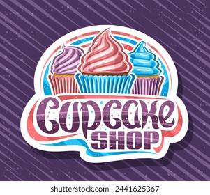 Vektor-Logo für Cupcake Shop, dekorative Tasse Papier Schild mit Illustration von 3 verschiedenen bunten Cupcakes, verpackt in mehrfarbigen Wrappern, Etikett mit Text Cupcake Shop auf lila Hintergrund