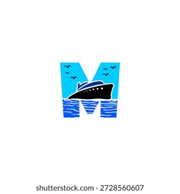 Vektorlogo Illustration des Buchstaben M Kreuzfahrtschiff Segeln auf dem Ozean mit Vögeln in einem blauen Himmel. Perfekt für Reisebüros, Kreuzfahrtmarken, Tourismus-Logos, maritime Identität und moderne Typografie.