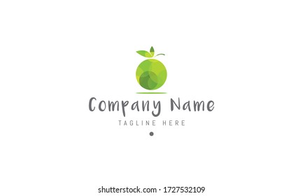 Logo vectorial en el que una imagen abstracta de una manzana de diferentes tonos de verde.