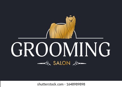 Logotipo vectorial para peluquería y tienda de peluquería, peluquería, tienda de mascotas 
cartón para perros, diseño de sitio web. Ilustración horizontal con yorkshire de oro y tijeras sobre fondo negro.