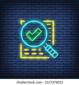 Vector magnificar vidrio con contrato, préstamo aprobado, documento con marca de verificación de signo de neón.