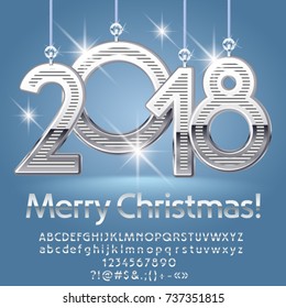 Tarjeta de felicitación Vector Merry Christmas con Juguetes Plateados 2018. La fuente plateada contiene el estilo gráfico