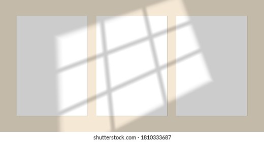 Vektormuster aus weißem, senkrechten, weißen Papier. Schattenüberlagseffekt. Transparentes, weiches Licht und Schatten aus dem Fenster.  Aufziehen des transparenten Fensterschattens und des natürlichen Blitzes. 10 eps Mesh.