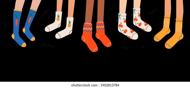 Imagen vectorial moderna para banner, medios sociales o tarjetas. Piernas de mujer en calcetines de colores divertidos, de diferente color de piel. Graciosa ilustración de ropa. Ropa sobre fondo oscuro