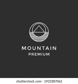 emblema de las montañas vectoriales. Símbolo del logotipo de actividad al aire libre. en el fondo negro.