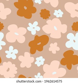 Vector naive hand drawn daisy bloom seamless pattern