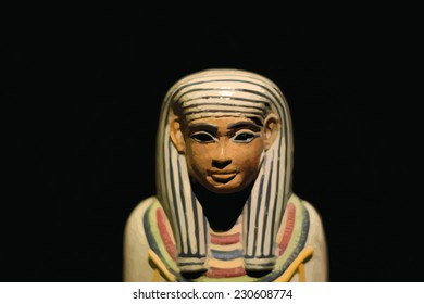 vector of an old Egyptian statuette