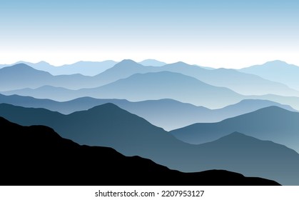 Paisaje panorámico vectorial con siluetas de niebla azul de las montañas y cielo claro