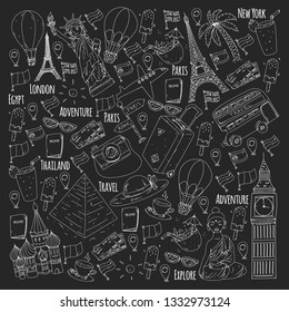 Patrón vectorial con iconos de viaje. Buenas vacaciones, vacaciones. Globo de aire caliente, maleta. Aventuras y viajes.