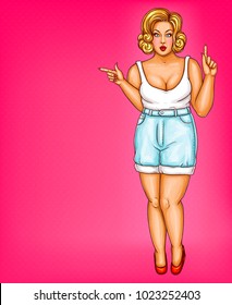 Afiche de arte pop vectorial de chica rubia gorda, modelo xxl o plus, mujer sexy con pecho grande y decolleta profunda, en pantalones cortos de denim, con el dedo de los descuentos. Ilustración de concepto de sobrepeso