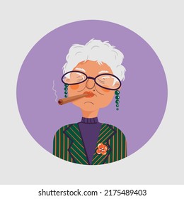 Retrato vectorial de una anciana elegante con gafas y un puro. Ilustración de una anciana con una chaqueta verde, cuello de tortuga morado con un corto corte de pelo gris