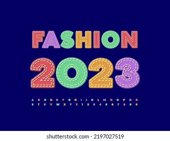 Vectorposter-Konzept Fashion 2023. Farbige Jeans Alphabet Letters and Numbers gesetzt. Texturschrift von Denim