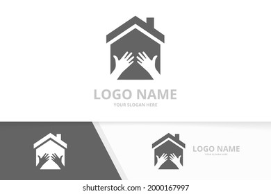 Combinación de vectores inmobiliarios y logotipo de manos. Plantilla de diseño de logotipo de casa y abrazo.