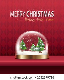 Vector de fondo realista de Navidad y Año Nuevo, banner, volante, tarjeta de felicitación, postal. Orientación vertical. Fondo rojo con la nieve de vidrio globo con árboles.