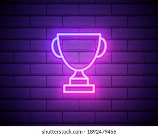 Signo de neón aislado vectorial realista del logotipo del marco de trofeo de la copa para la decoración de plantillas y el recubrimiento de invitación en el fondo de la pared. Concepto de victoria, ceremonia de entrega de premios y premio mayor