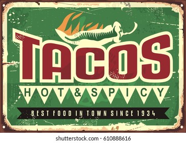 Vektor-Retro-Schild Vorlage für traditionelle Taco-Mahlzeiten in mexikanischen Restaurants. Heiße und scharfe mexikanische Tacos werben auf altem grünem Hintergrund.