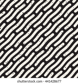 Patrón De Grunge De Las Líneas De Onda Diagonal Dibujadas A Mano Blanca Y Negra. Diseño de fondo manos libres abstracto