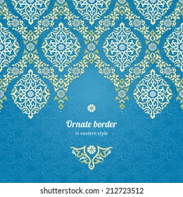 Borde transparente en estilo oriental. Organizar elemento para el diseño y lugar para el texto. Patrón de encaje ornamental para invitaciones de boda y tarjetas de felicitación.Decoración tradicional de luz sobre fondo azul.