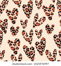 Patrón de Vector sin costuras con estampado animal print. Estampado de leopardo. Corazones con estampado de leopardo en el medio en tonos cálidos.