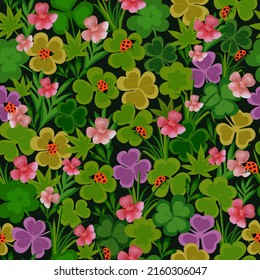 Vector seamless pattern of Clover leaves, flowers and ladybugs. Green four-leaf clovers field, Saint Patrick's Day Background. Colorful pink floral clover field with ladybugs.