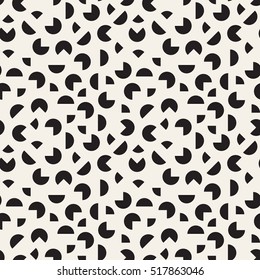 Vector seamless pattern. Inspired by Memphis Design. Randomly spaced segment of circles. Abstract geometric background.