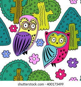 Vector seamless pattern with owls in the forest. White, green, pink, violet, yellow.