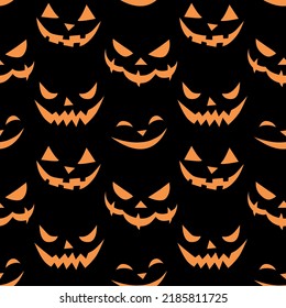 Vector Patrón sin costura de caras sonrientes de estilo plano. Resplandeciente y mirando a los oscuros y espeluznantes hocicos de las criaturas, aislados en un fondo negro. Textura de Halloween