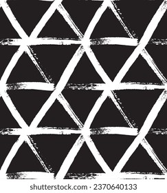 El vector combina a la perfección el diseño moderno del triángulo. Fondo del trazo de pincel de tinta desordenado. Patrón artístico blanco y negro. Ideal para imprimir, envolver papel, papel pintado