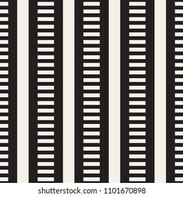 Vector seamless zigzag line pattern. Abstract stylish geometric background. Repeating monochrome lattice background