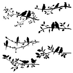 Vektor-Vogelset Auf Baumsilhouetten, Handgezeichnete Singvögel Auf Ästen, Einzelne Vektorelemente