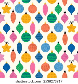 Vektorsatz von Weihnachtsbaumschmuck einzeln auf weißem Hintergrund. Farbenfrohe, lebendige Weihnachtsbälle in den Farben Rot, Grün, Blau, Gold und Rosa.
