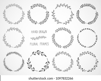 Conjunto vectorial de marcos redondos dibujados a mano floral.