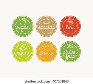 Conjunto vectorial de insignias y etiquetas de menú de comida con letras a mano e íconos en un estilo lineal moderno - marcas para diferentes productos y platos - vegano, especial, caliente, picante, orgánico y sin gluten