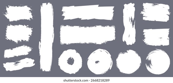 Conjunto de Vector de pinceladas de tiza grunge. Rayas de textura de tiza. Rectángulos blancos del trazo del pincel del Vector en fondo transparente. Ilustración vectorial.