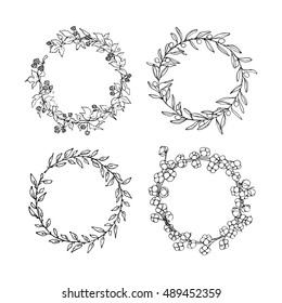 Conjunto vectorial de correa floral dibujada a mano. Graceful garlands de ramas de lúpulo, oliva, algodón y sauce. Elementos románticos de diseño floral.