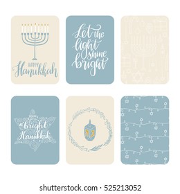 Juego de vectores de tarjetas de felicitación Hanukkah dibujadas a mano. Gran impresión para carteles, invitaciones, tarjetas de vacaciones. Feliz Hanukkah. Deja que la luz brille. Banderas caligráficas en colores vintage