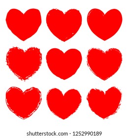 Conjunto vectorial de corazones monocromáticos de arte gris rojo aislados en fondo blanco. Tinta textura áspera. Para decorar cajas de regalos, tarjetas de felicitación, invitaciones de boda, marcos románticos de San Valentín, pegatina