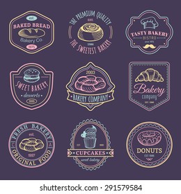 Conjunto vectorial de logos de panadería vintage. Colección de emblemas retro con galletas dulces, elementos galletas. Iconos de pastelería hipster para café, tienda, etc. 