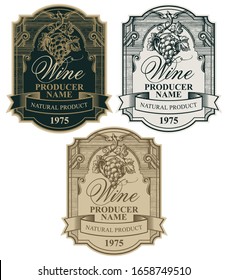 Conjunto vectorial de etiquetas de vino con un montón de uvas, una cinta y una inscripción calligráfica en un marco figurado en un estilo vintage. Colección de etiquetas ornamentadas a mano en tres colores diferentes